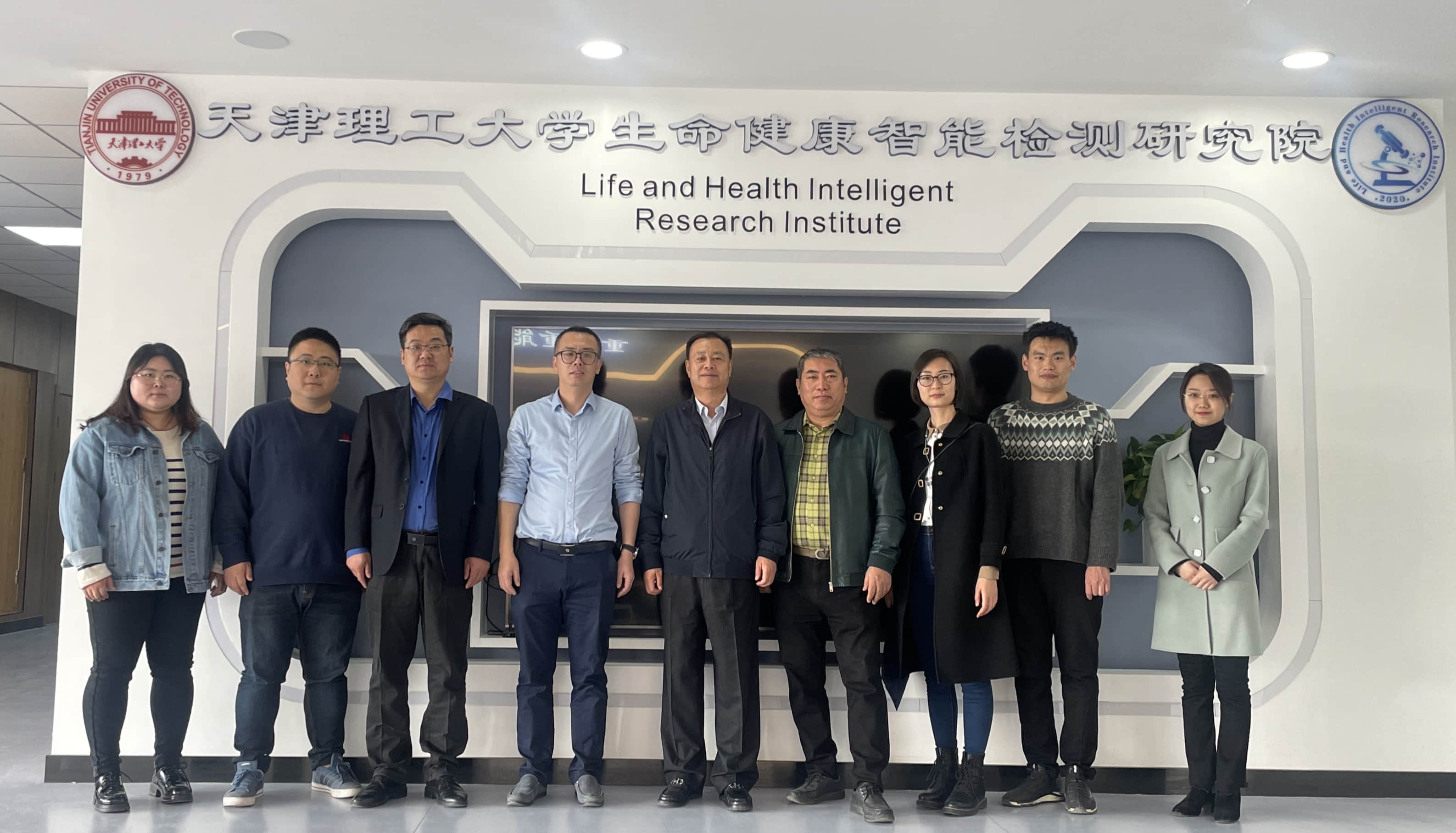 合影.jpg 合影.jpg